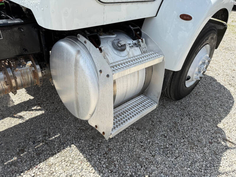 2018 Peterbilt 337