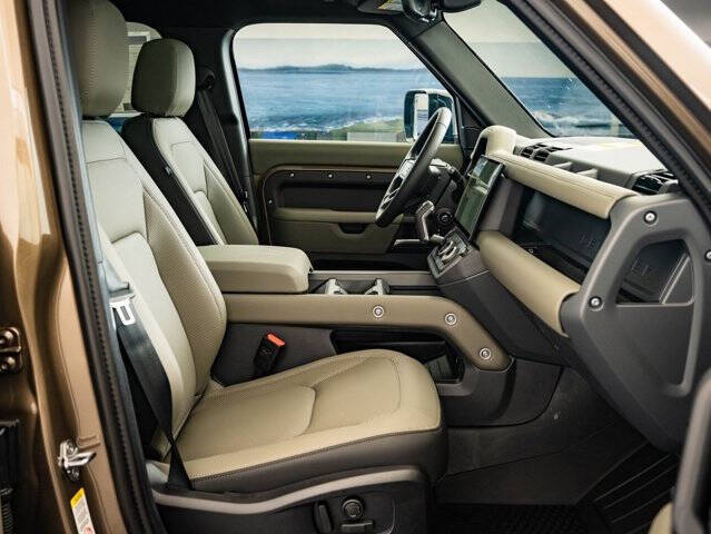 2026 Land Rover Defender 110 P300 S