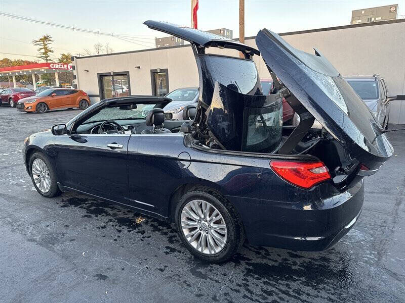 2011 Chrysler 200 Limited