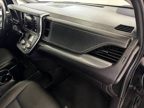 2018 Toyota Sienna SE Premium 8-Passenger