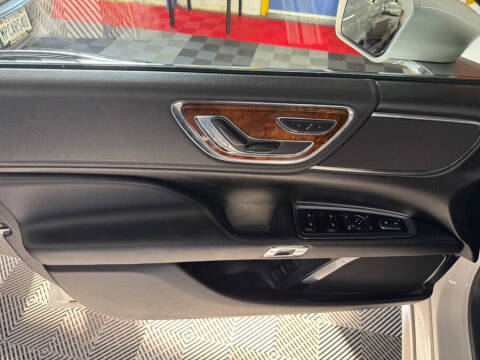 2017 Lincoln Continental Select