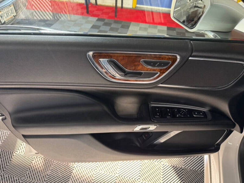 2017 Lincoln Continental Select