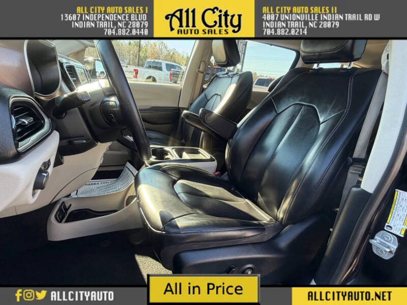 2020 Chrysler Voyager LXi