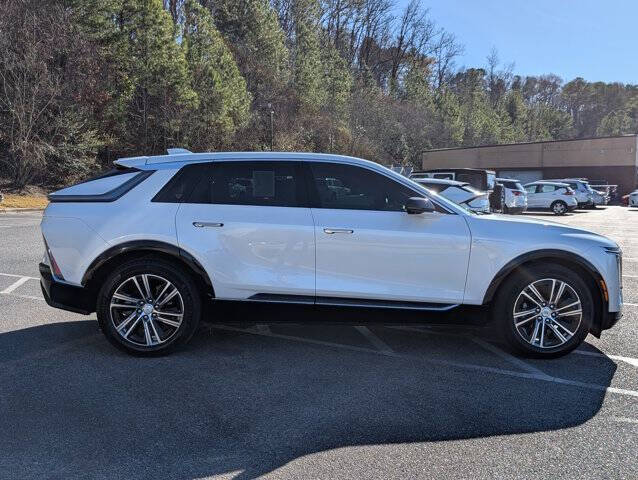 2024 Cadillac LYRIQ Luxury 1