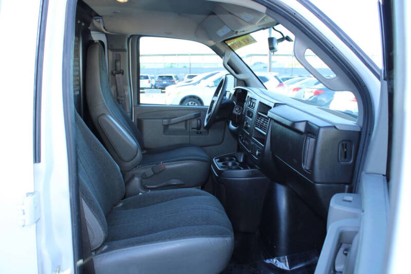 2022 Chevrolet Express 2500