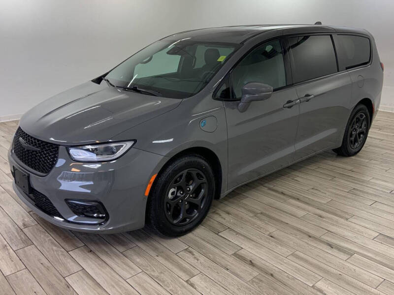 2022 Chrysler Pacifica Hybrid Touring L's photo