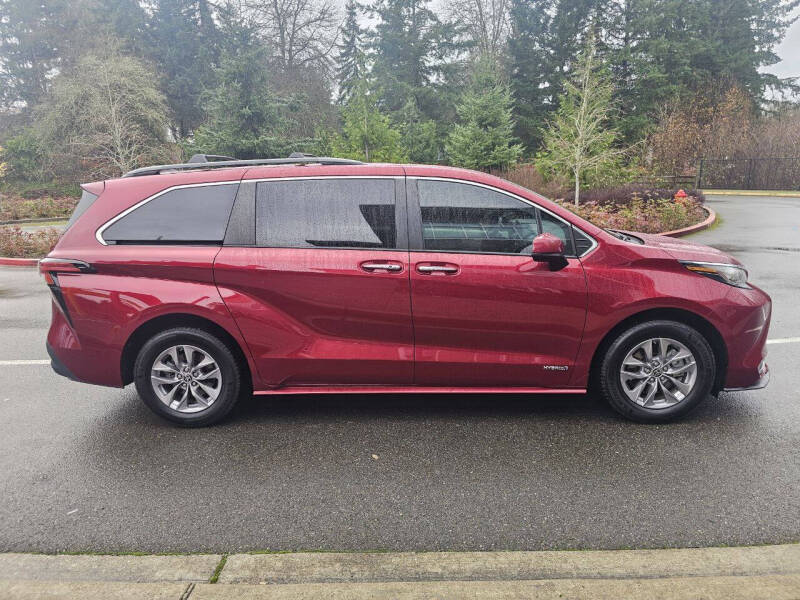 2021 Toyota Sienna XLE 8-Passenger