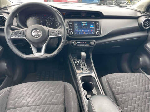 2022 Nissan Kicks SV