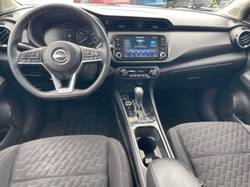 2022 Nissan Kicks SV