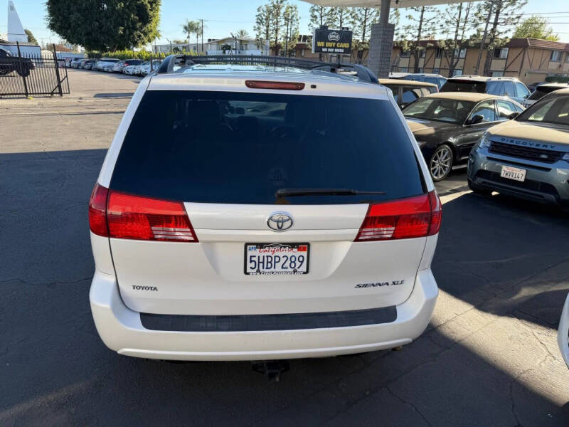 2004 Toyota Sienna