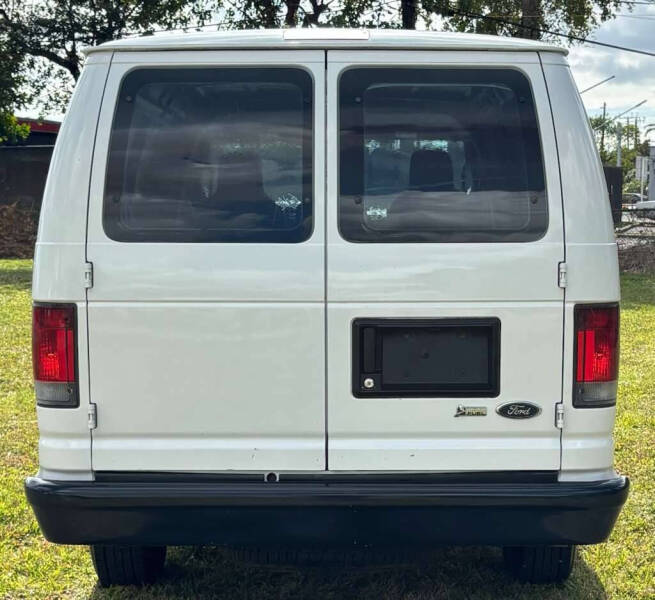 2011 Ford E-Series E-350 SD