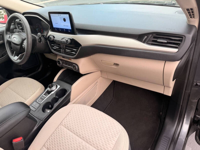 2020 Ford Escape SE