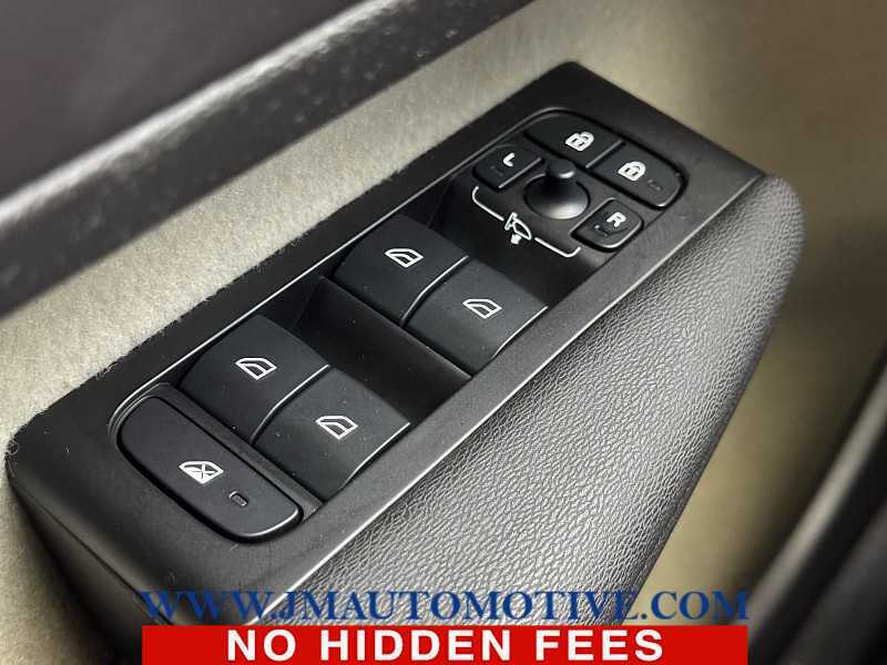 2022 Volvo XC40 T5 Momentum