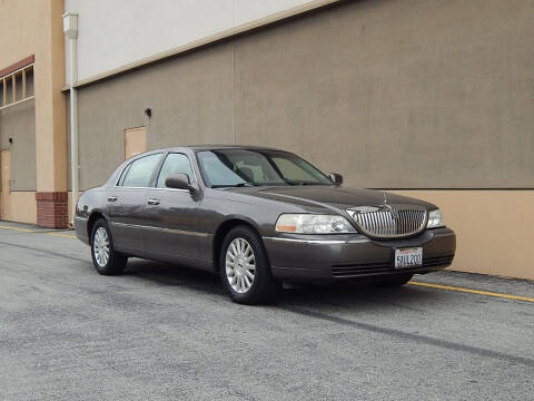 2003 Lincoln Town Car for sale at Gilroy Motorsports in Gilroy CA