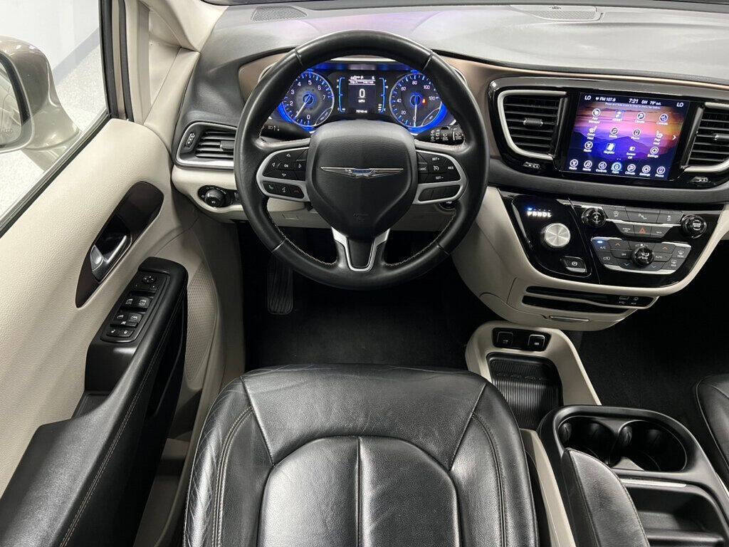 2017 Chrysler Pacifica for sale at Conway Imports in   Streamwood, IL