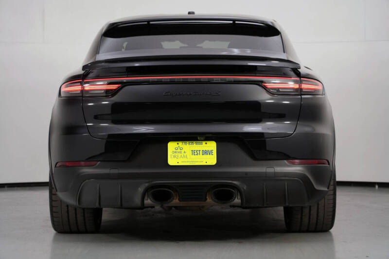 2022 Porsche Cayenne Turbo S E-Hybrid Coupe