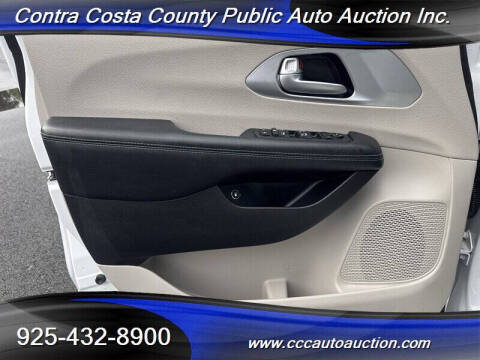 2017 Chrysler Pacifica Hybrid Touring Plus