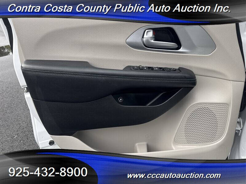 2017 Chrysler Pacifica Hybrid Touring Plus