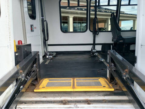 2017 Ford E-Series E-450 SD