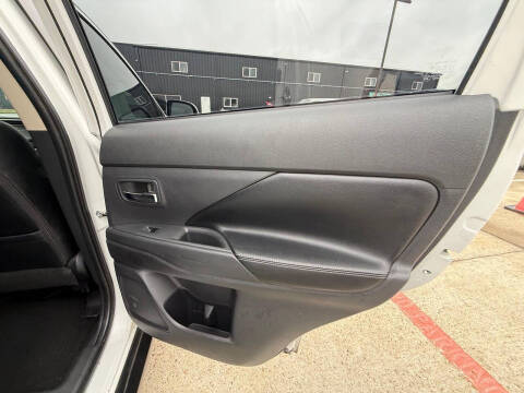 2015 Mitsubishi Outlander SE