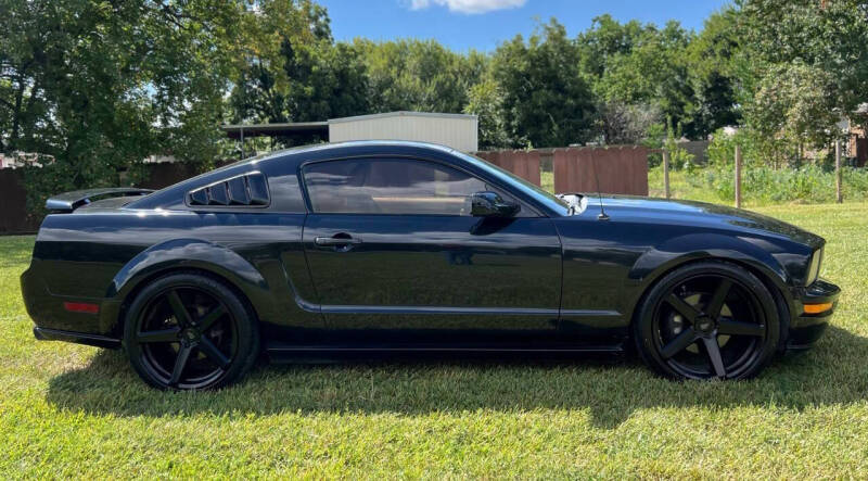 2005 Ford Mustang GT Deluxe