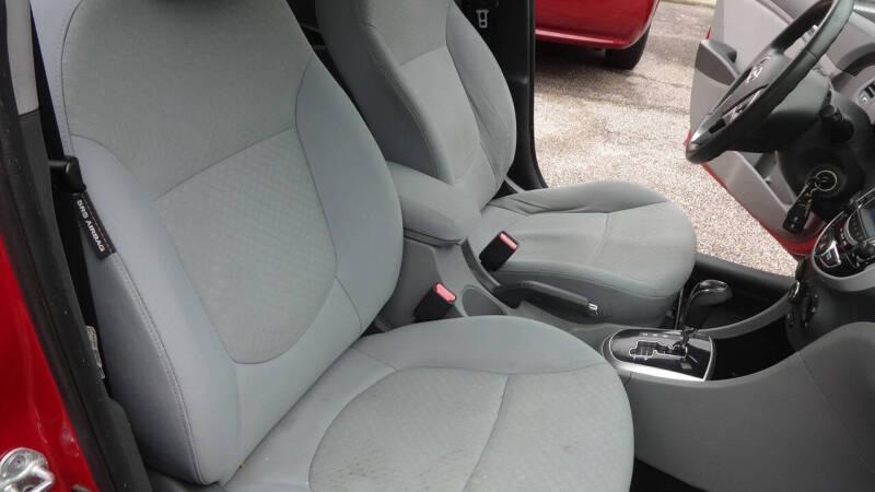 2013 Hyundai Accent SE