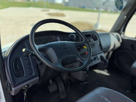 2019 Freightliner M2 106