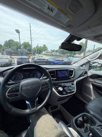 2017 Chrysler Pacifica Touring-L
