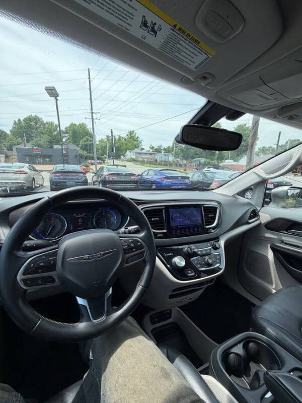 2017 Chrysler Pacifica Touring-L