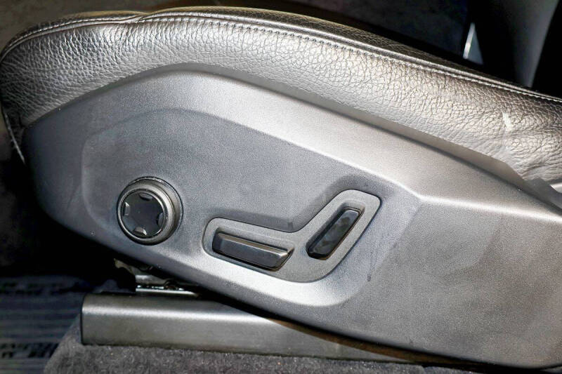 2017 Volvo XC90 T6 Momentum