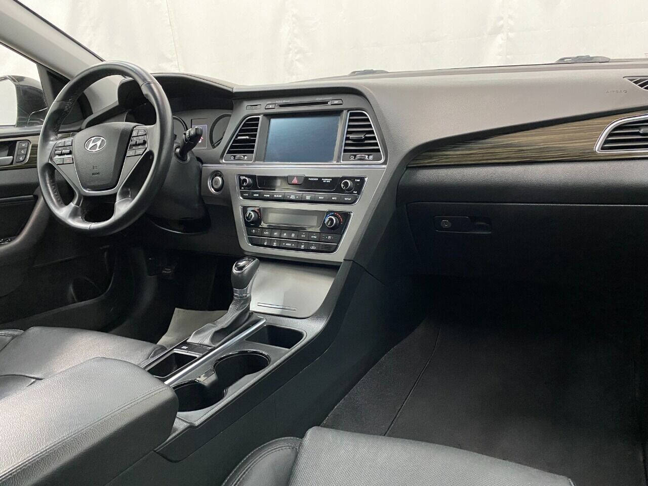 2016 Hyundai Sonata Limited 4dr Sedan PZEV - Black exterior view 11