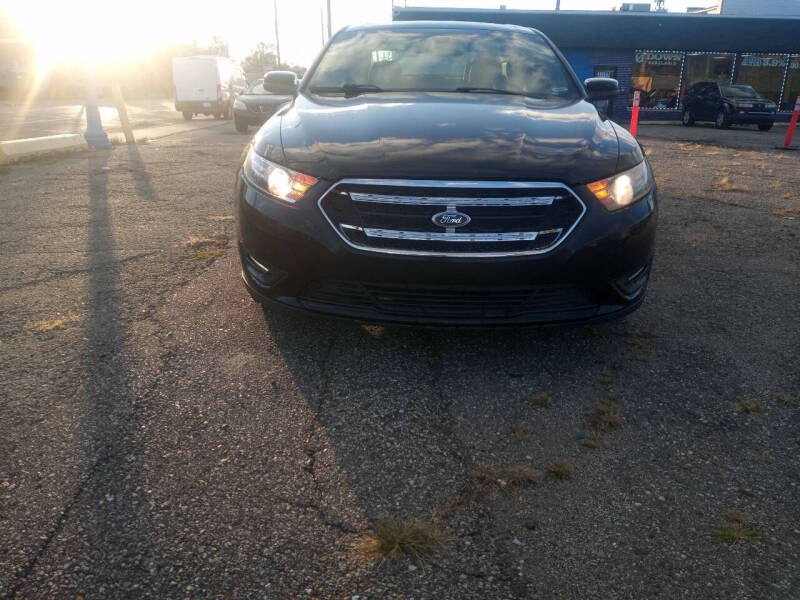 2013 Ford Taurus SEL photo 2