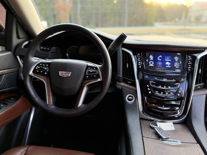 2017 Cadillac Escalade Luxury