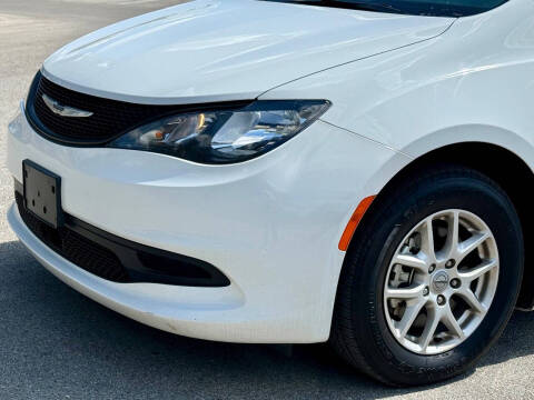 2022 Chrysler Voyager LX