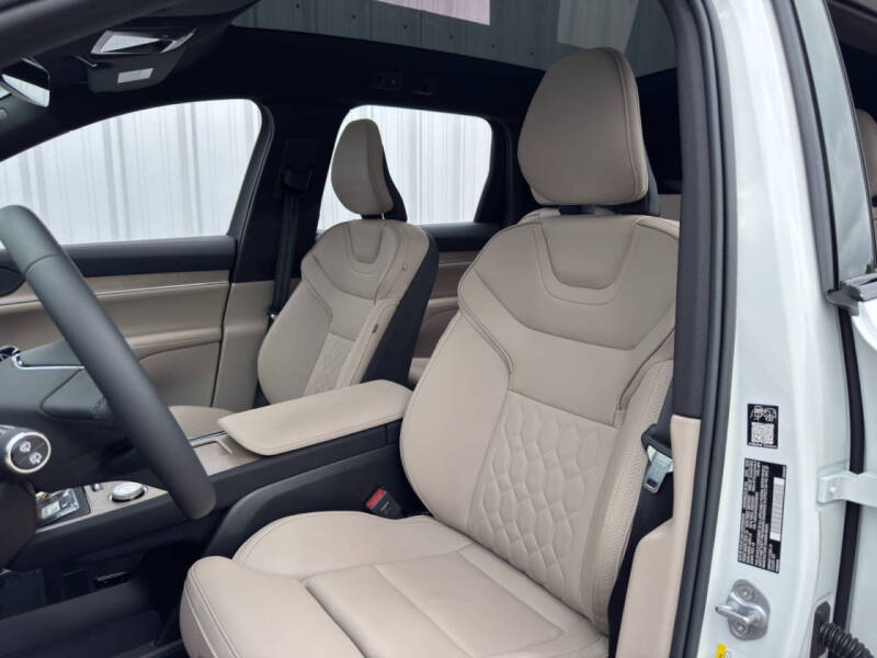 2025 Volvo EX90 Twin Performance Plus 7P