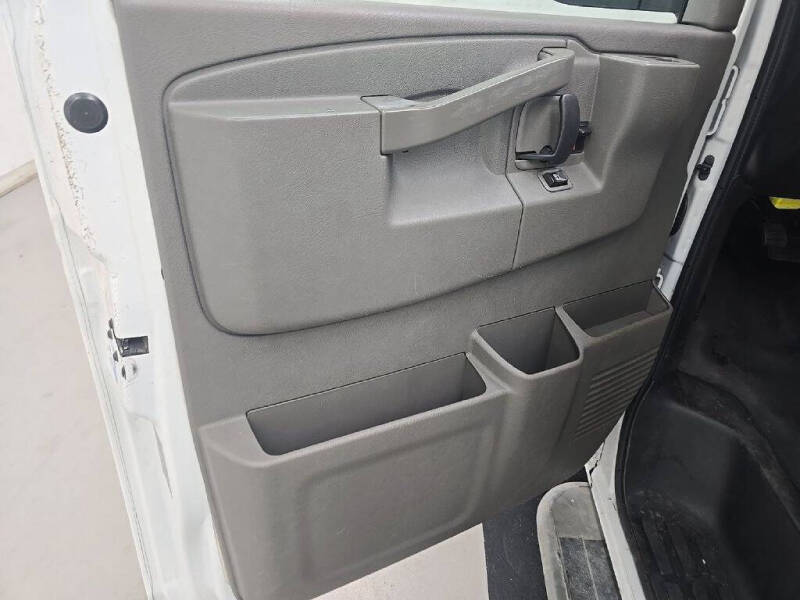 2020 GMC Savana Cargo Work Van - Photo 9