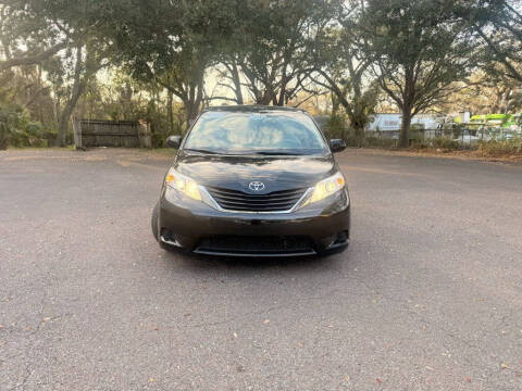 2014 Toyota Sienna LE Mobility 7-Passenger