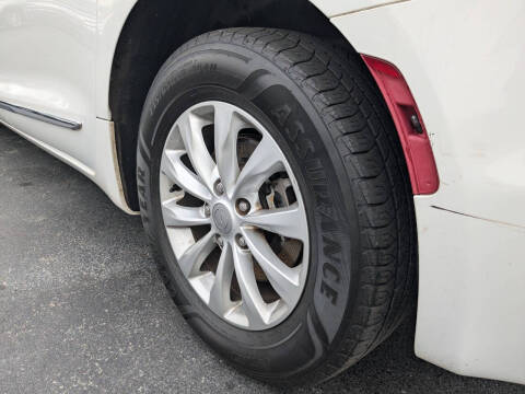 2017 Chrysler Pacifica Touring-L