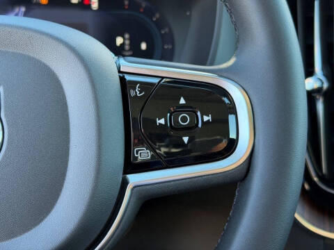 2023 Volvo XC60 B5 Plus Dark Theme