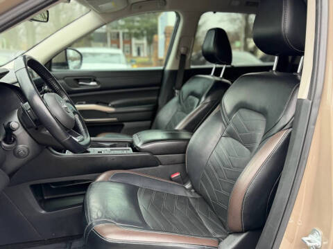 2023 Nissan Pathfinder Platinum