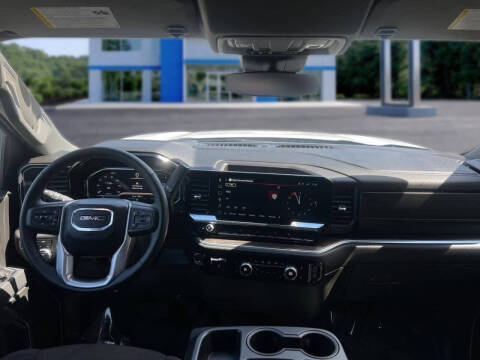 2025 GMC Sierra 1500 Elevation Standard