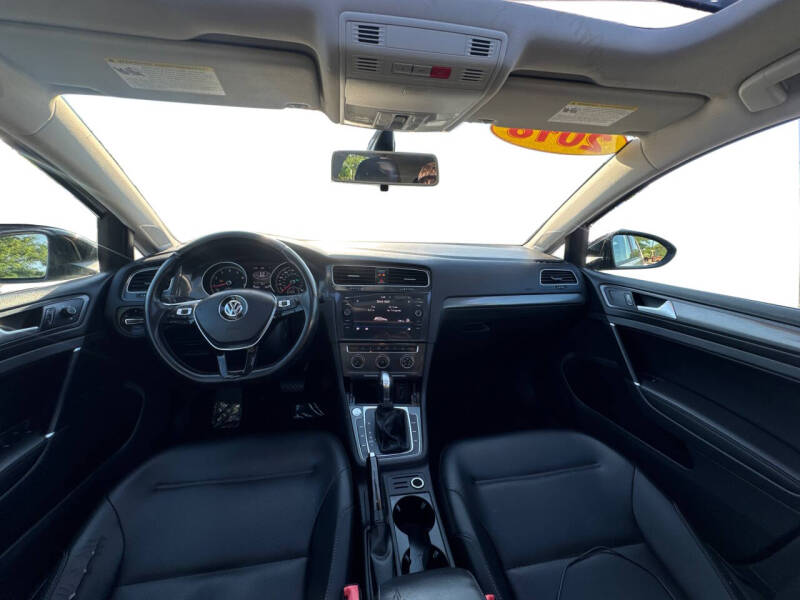 2018 Volkswagen Golf TSI SE