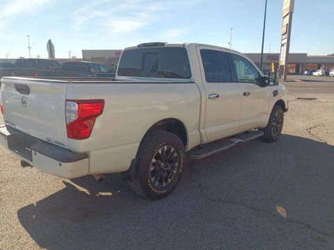 2017 Nissan Titan SL