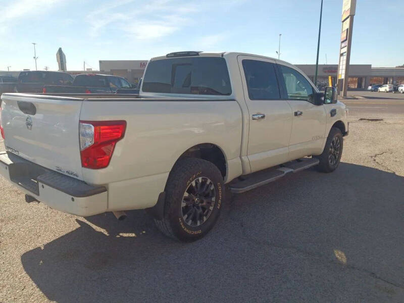 2017 Nissan Titan SL