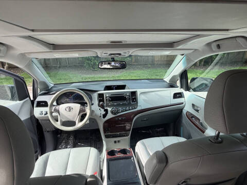 2011 Toyota Sienna XLE 8-Passenger