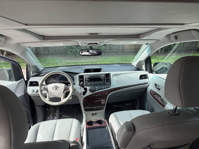 2011 Toyota Sienna XLE 8-Passenger