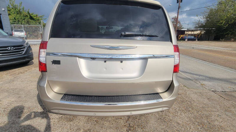 2013 Chrysler Town and Country Touring-L