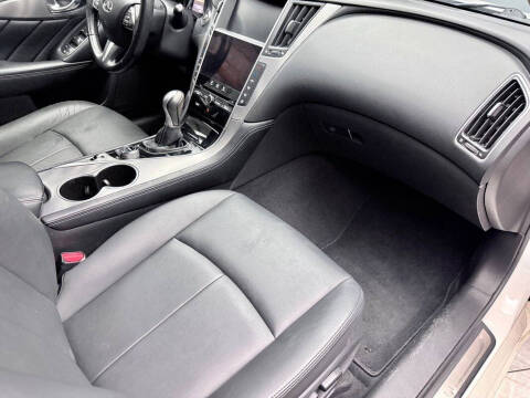 2015 Infiniti Q50