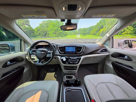 2017 Chrysler Pacifica Touring-L Plus