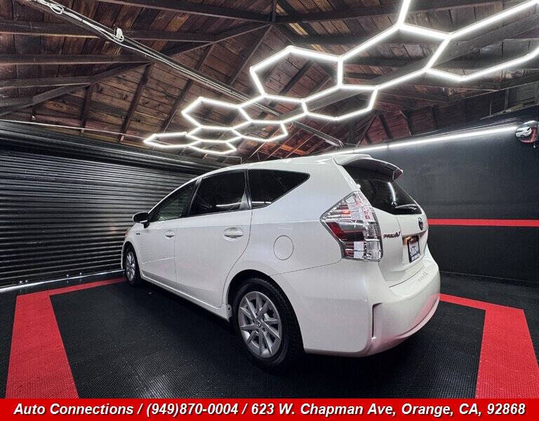 2013 Toyota Prius v Three
